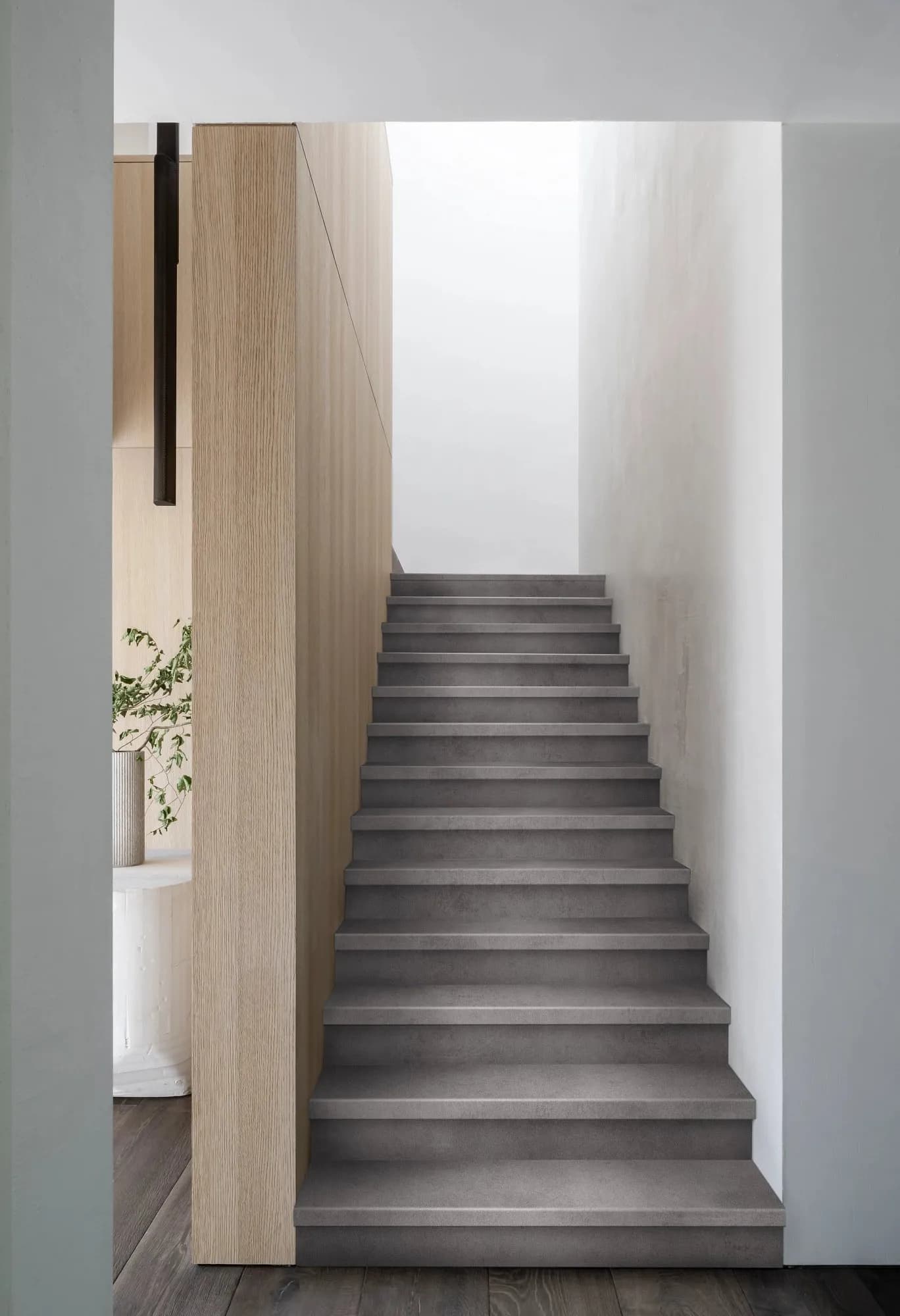 Coretec Vinylgulv Naturals Tile Matterhorn lagt i rom